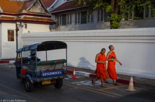 Tuk tuk and monks, Bangkok