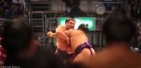 Maku-uchi class sumo match viewed from the fighter's tunnel, Fuk